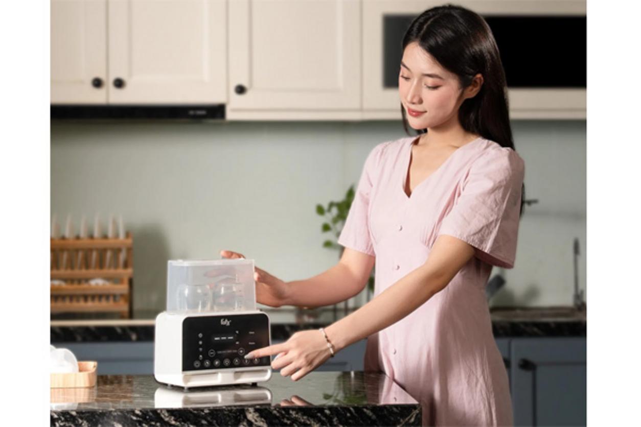 Dải nhiệt linh hoạt giúp hâm sữa đúng mức và dễ kiểm soát hơn.