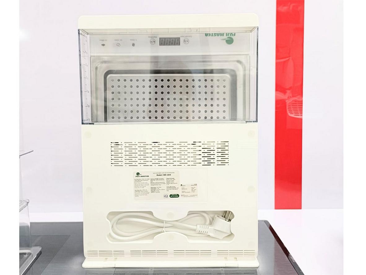 FJM-1602 dùng núm vặn, FJM-1604 dùng nút nhấn, cùng 3 tầng hấp 18.8 lít.