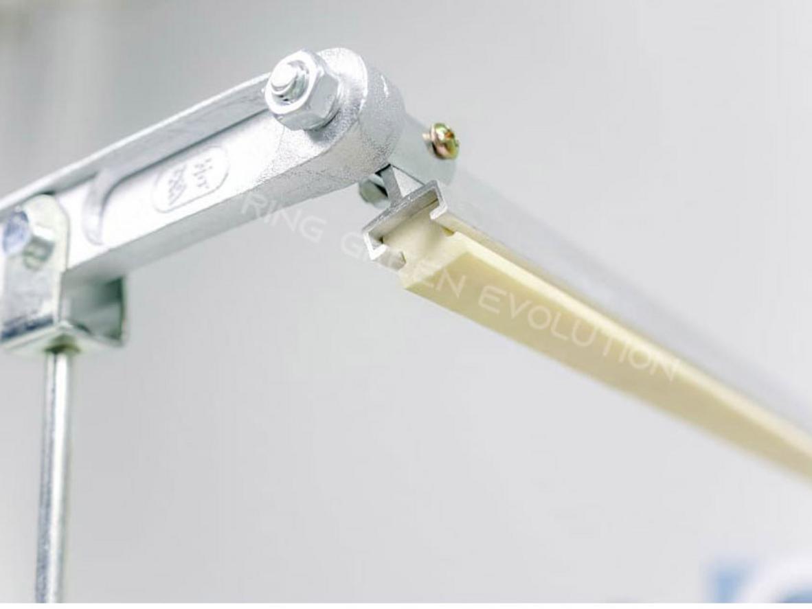 Bàn đạp chân giúp rảnh tay căn túi và tăng tốc độ đóng gói.