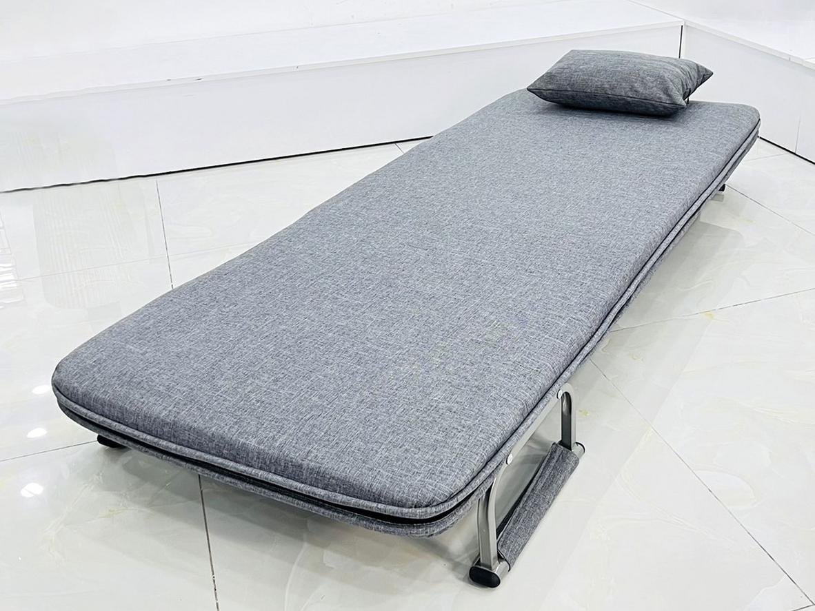 Sumika 336 gọn khi làm sofa, mở ra thành giường đơn tiện lợi.
