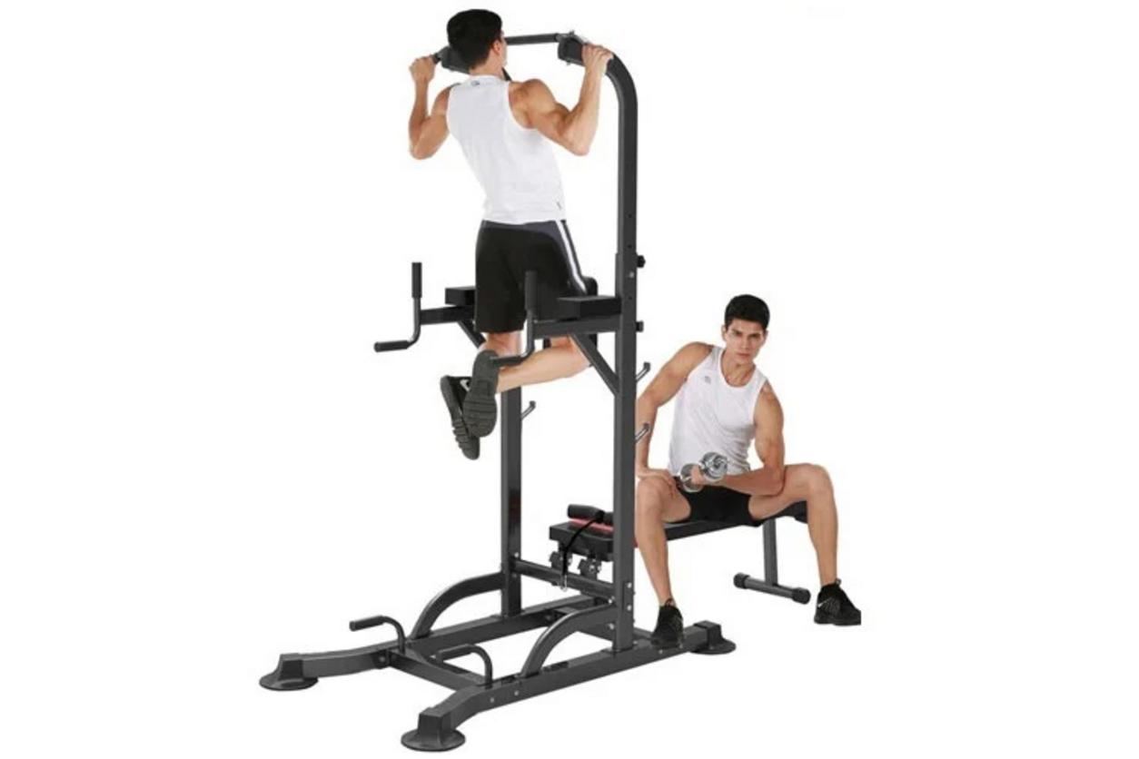 Khung thép hộp chịu lực giúp thiết bị ổn định hơn khi đẩy tạ và hít xà.