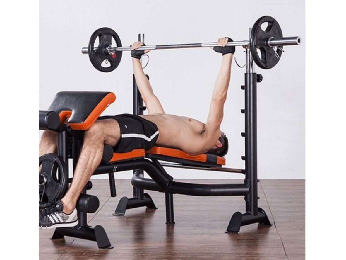 Khung thép D76 giúp ghế giữ độ ổn định tốt hơn trong các bài tập nặng.
