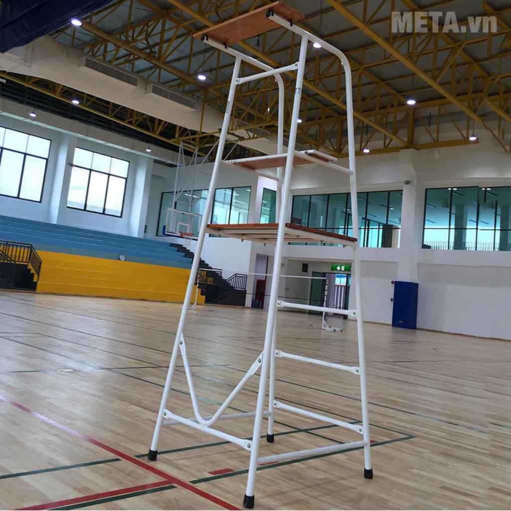 Khung chắc chắn và vị trí quan sát cao giúp trọng tài điều khiển trận đấu thuận lợi hơn.