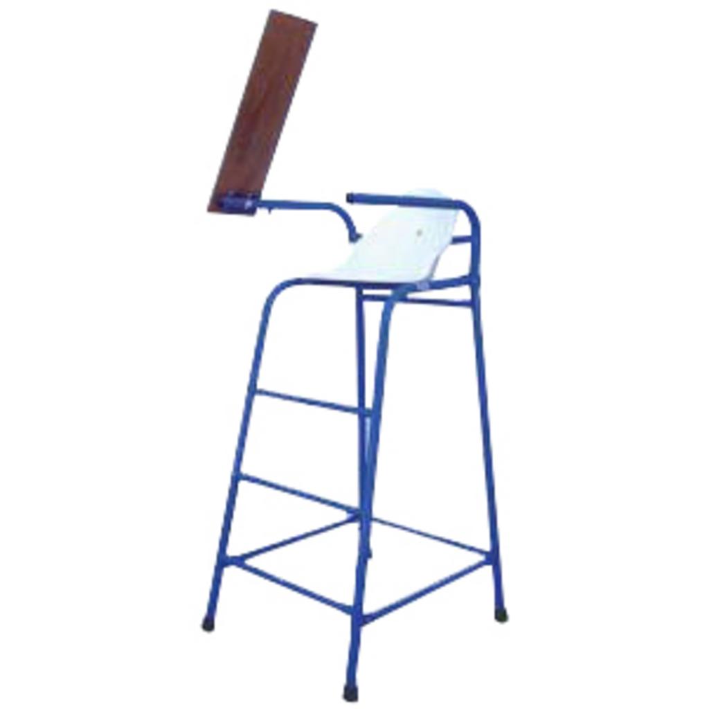 Ghế trọng tài cầu lông 502353 (S353) phù hợp cho sân thi đấu chuyên nghiệp.