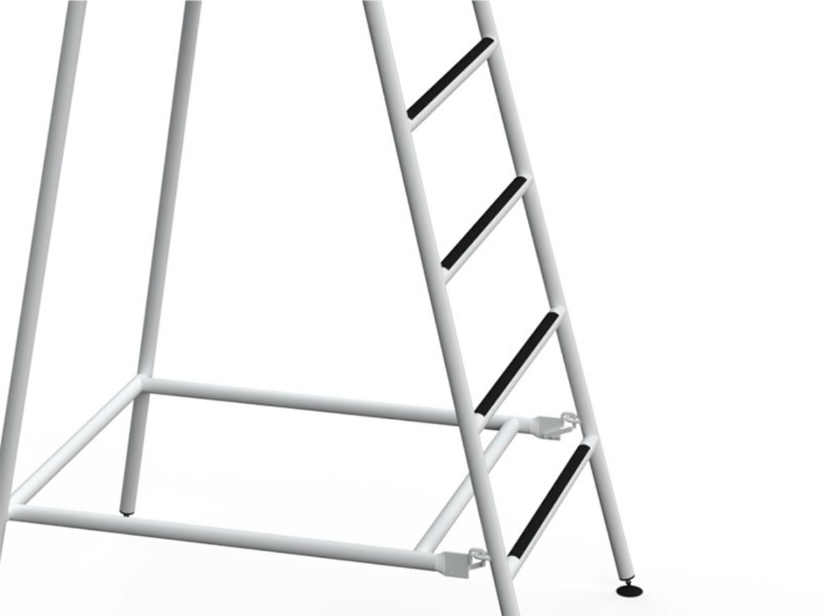 Chiều cao 1.84m hỗ trợ quan sát toàn sân rõ ràng.