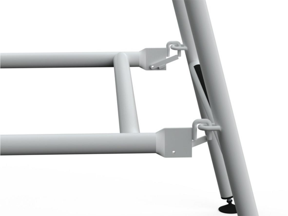 Ghế ngồi PP và bàn gác tay PVC dễ vệ sinh, bền bỉ.