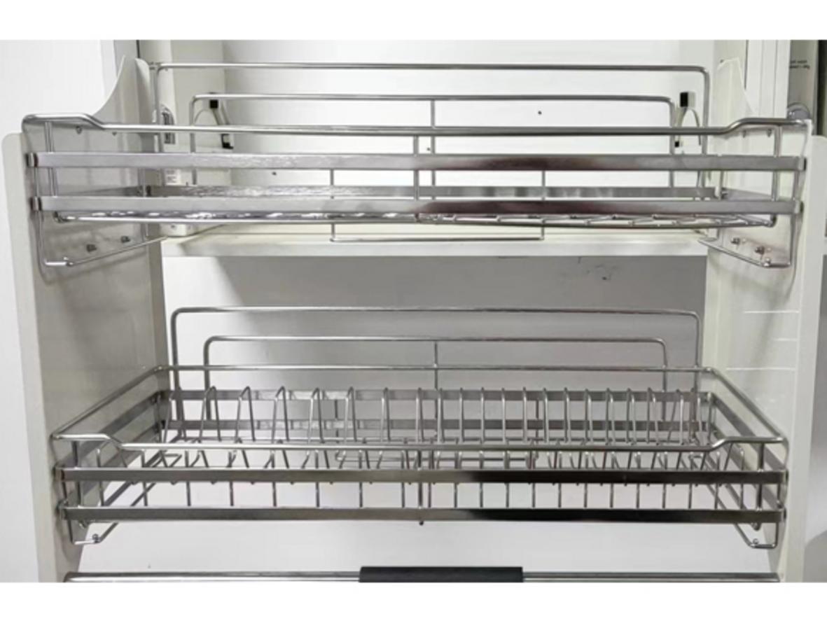 Faster EB800SDN giúp lấy cất bát đĩa nhẹ nhàng hơn trong tủ bếp trên.