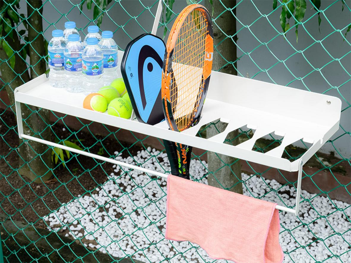 P-104 có 4 khu vực chứa riêng giúp phụ kiện tennis luôn trong tầm mắt và dễ lấy.