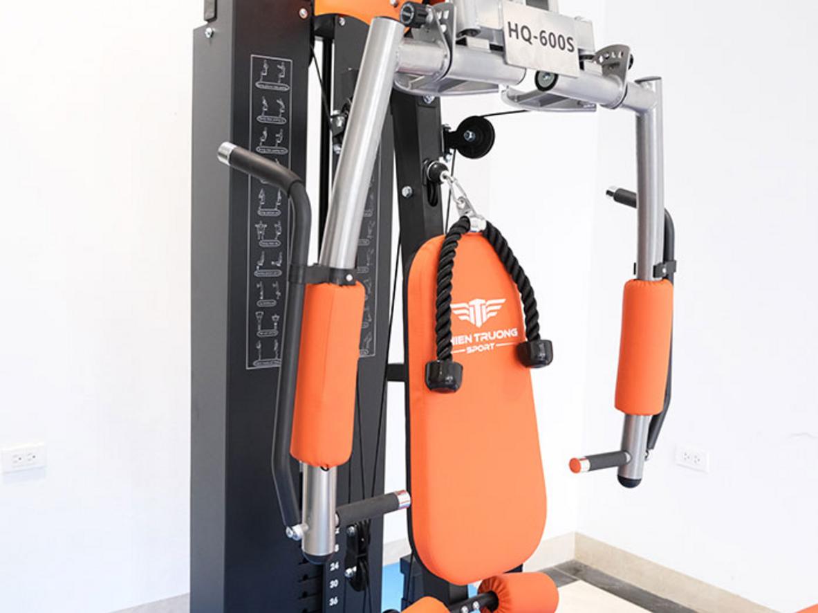 Giàn tạ đa năng HQ-600S gọn diện tích, phù hợp phòng gym tại nhà.