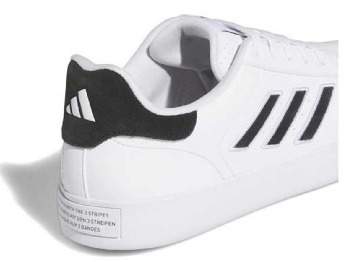 Cận cảnh Giày golf Adidas Retrocross 24 IG3277 Unisex với thiết kế spikeless linh hoạt.