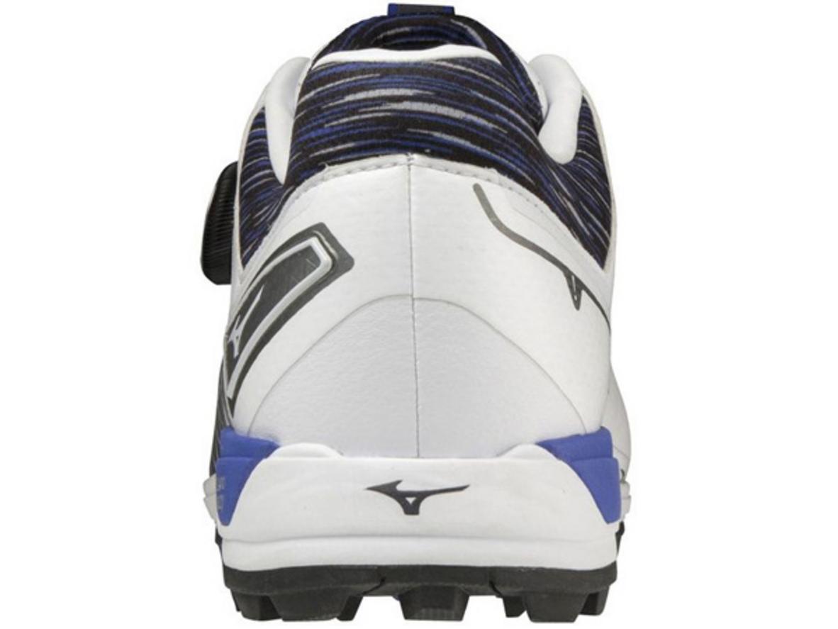 Cận cảnh BOA Fit System, da nhân tạo và đế spikeless GM Sole trên Mizuno Wave Hazard SL Boa.