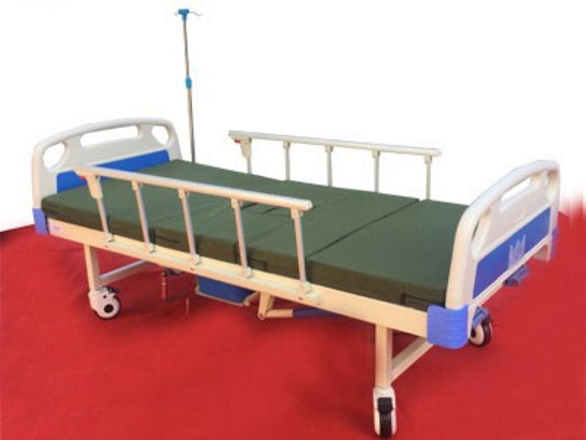 Giường bệnh nhân 3 tay quay Lucass GB-3A (GB-C43) với 3 chức năng chính và tải trọng 280kg.