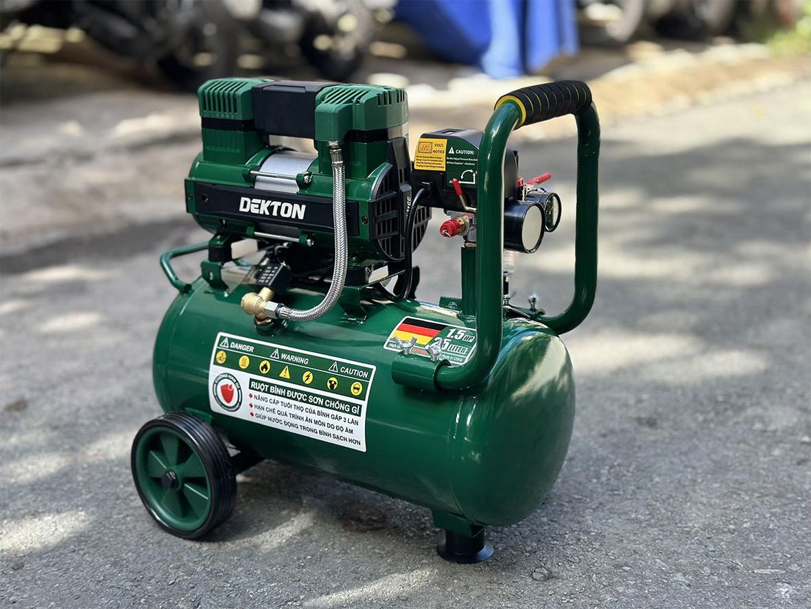 Thiết kế gọn, có bánh xe, dễ di chuyển giữa nhiều vị trí làm việc.