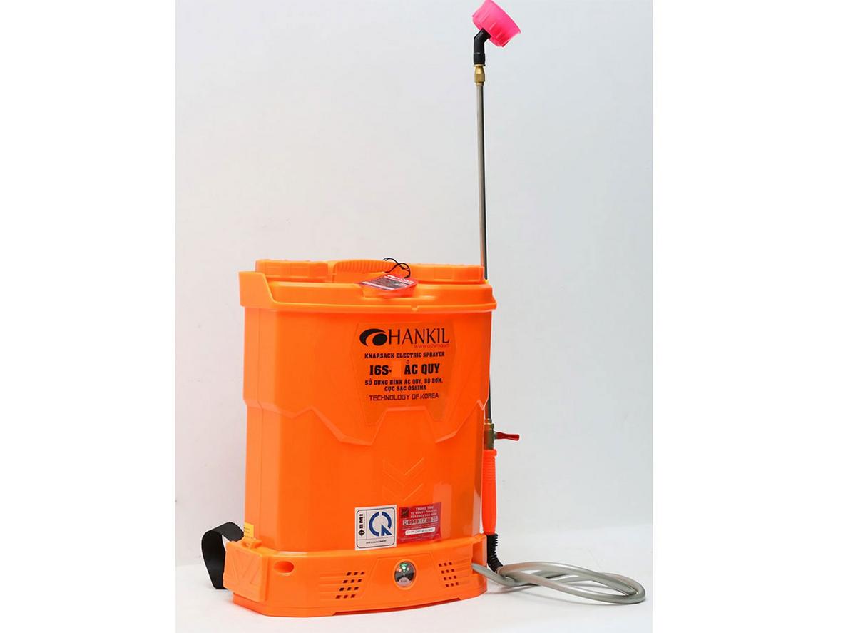 Ắc quy 12V/8Ah cho thời gian hoạt động khoảng 3–4 giờ sau mỗi lần sạc.