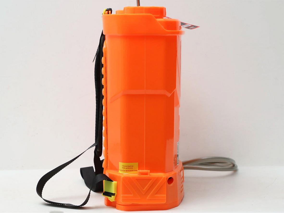 Áp suất khoảng 100 PSI giúp Hankil 16S phun ổn định và phủ đều bề mặt.
