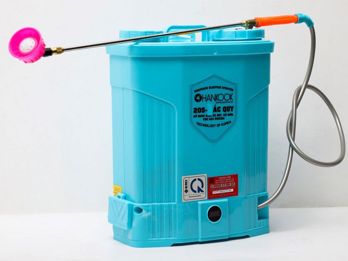 Ắc quy 12V/8Ah giúp máy chạy ổn định trong nhiều giờ.