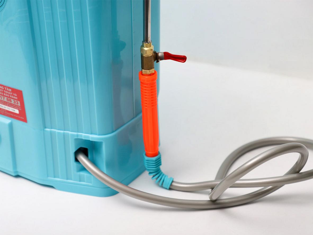 Rơ-le tự ngắt motor giúp tiết kiệm thuốc và bảo vệ máy.