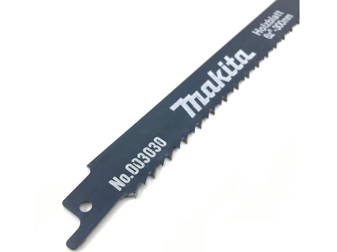HCS 300mm 6 TPI giúp Makita B-03030 cắt nhanh và thoát mùn tốt khi xẻ thô.