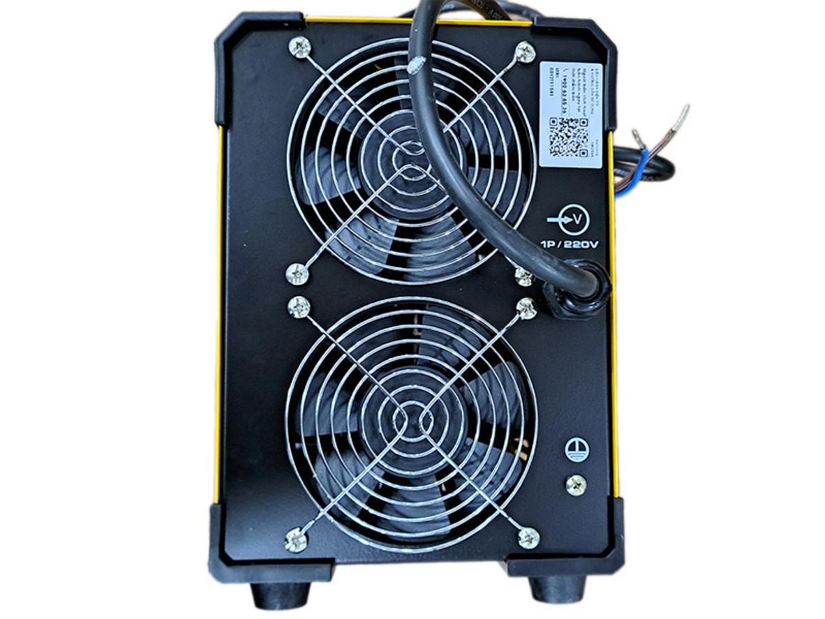 Dải dòng hàn 20–250A giúp HK 250A xử lý tốt nhiều nhu cầu hàn cơ khí phổ thông.
