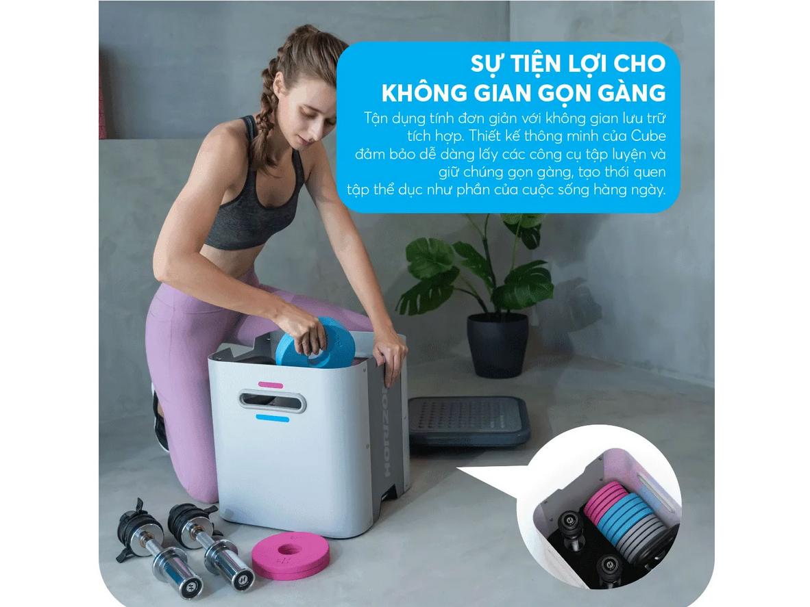 Dây kháng lực và tay cầm kettlebell mở rộng phạm vi bài tập.