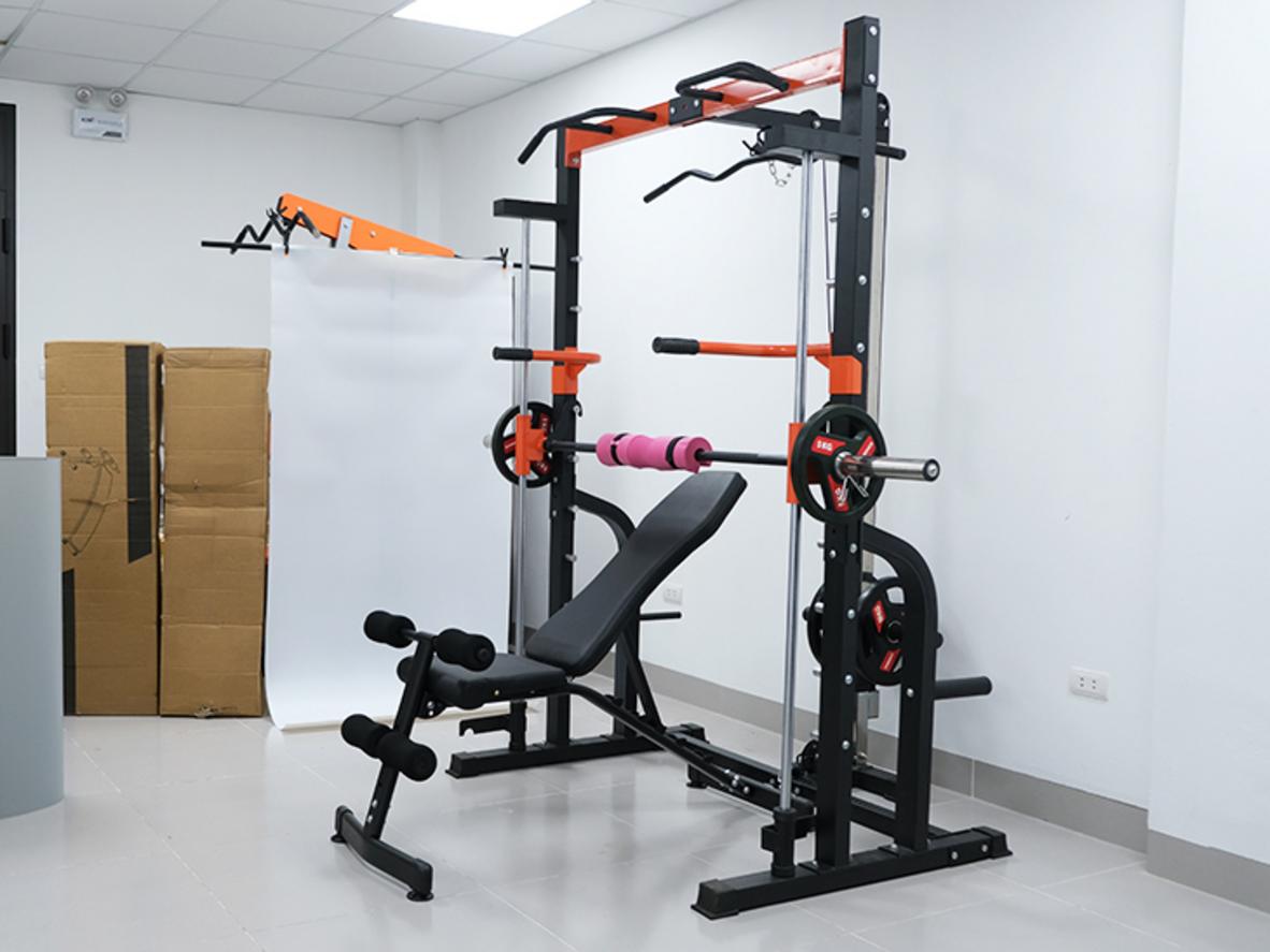 Ròng rọc kéo xô giúp HQ-K8 tập lưng, xô và tay đa dạng hơn.