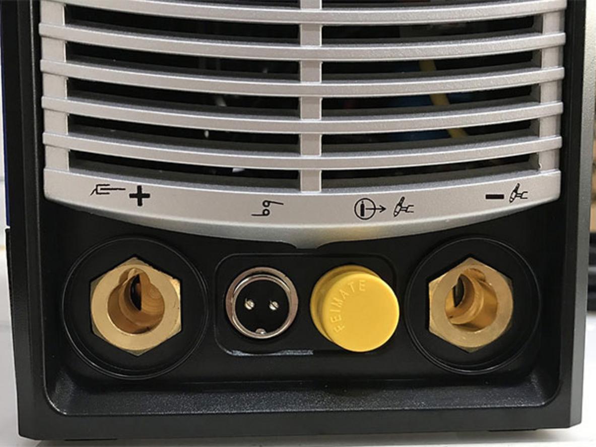 Công nghệ IGBT giúp máy vận hành ổn định với nguồn 220V.