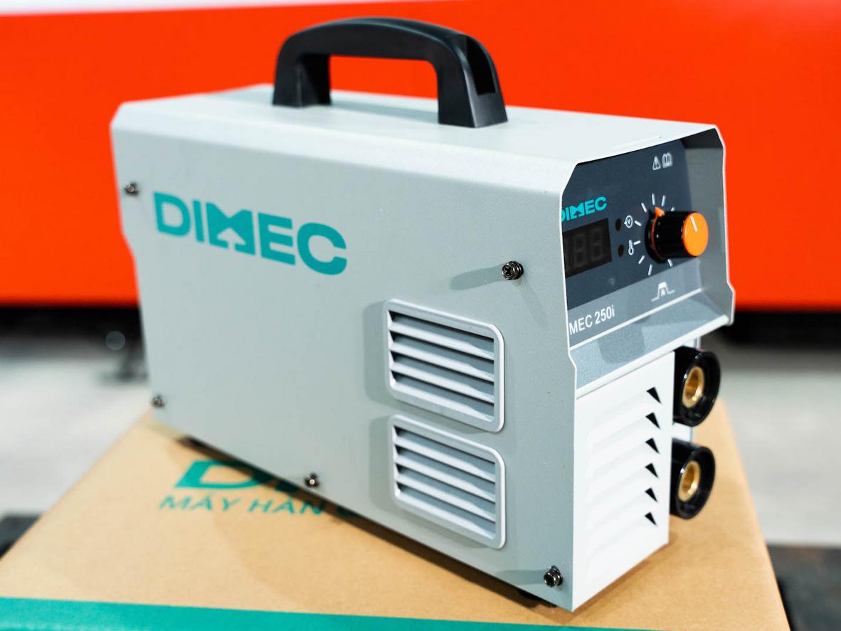 Công nghệ IGBT giúp dòng hàn ổn định và dễ kiểm soát hơn.
