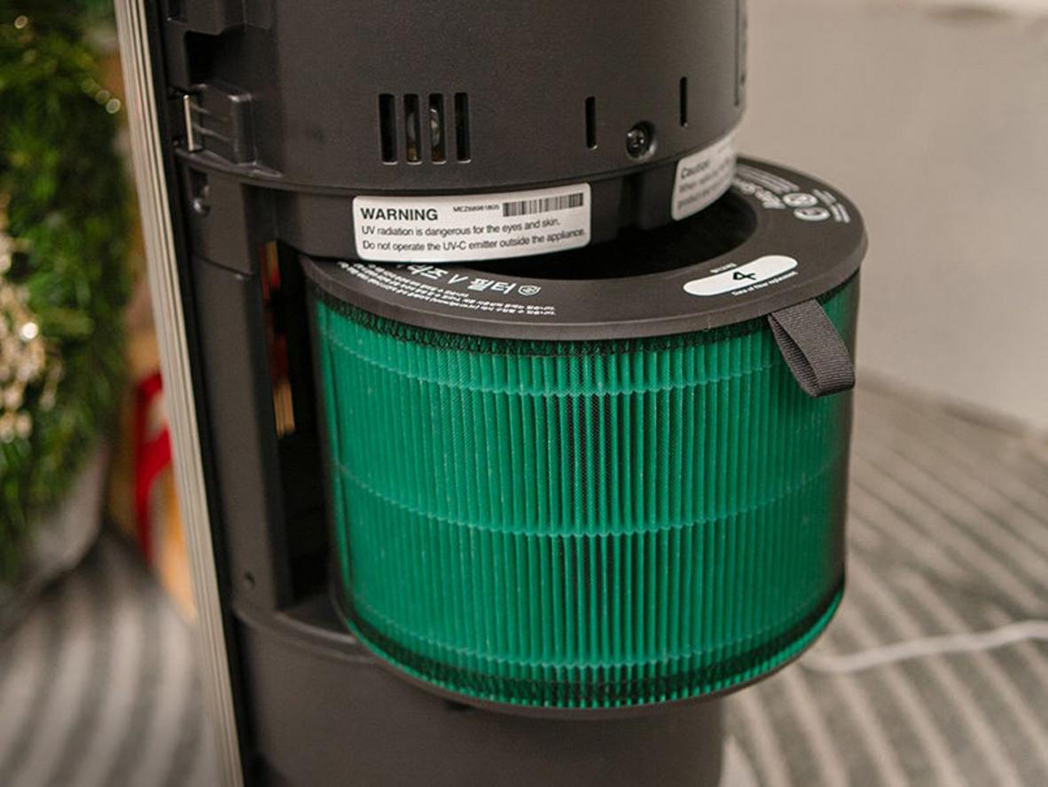 Hệ thống lọc 4 lớp giúp xử lý bụi mịn PM 0.01 và mùi thú cưng.