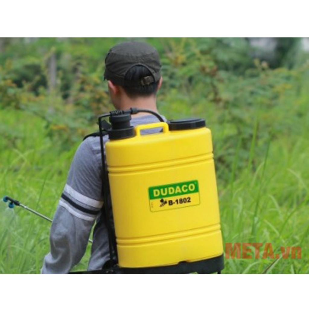 Cấu tạo Dudaco B1802 18L cho thấy sự khác biệt ở ron Viton và bơm 1 trục.