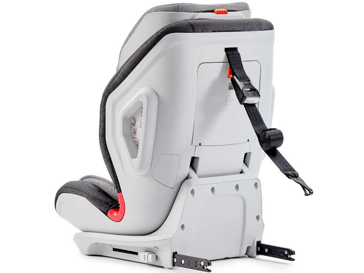 ISOFIX + Top Tether giúp cố định ghế chắc chắn hơn.