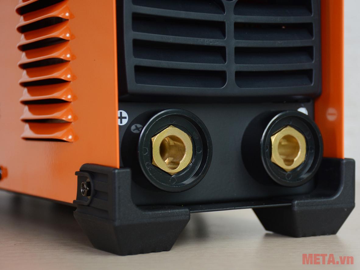 Nguồn 220V/50Hz và IP21 giúp máy dễ dùng, dễ mang theo.