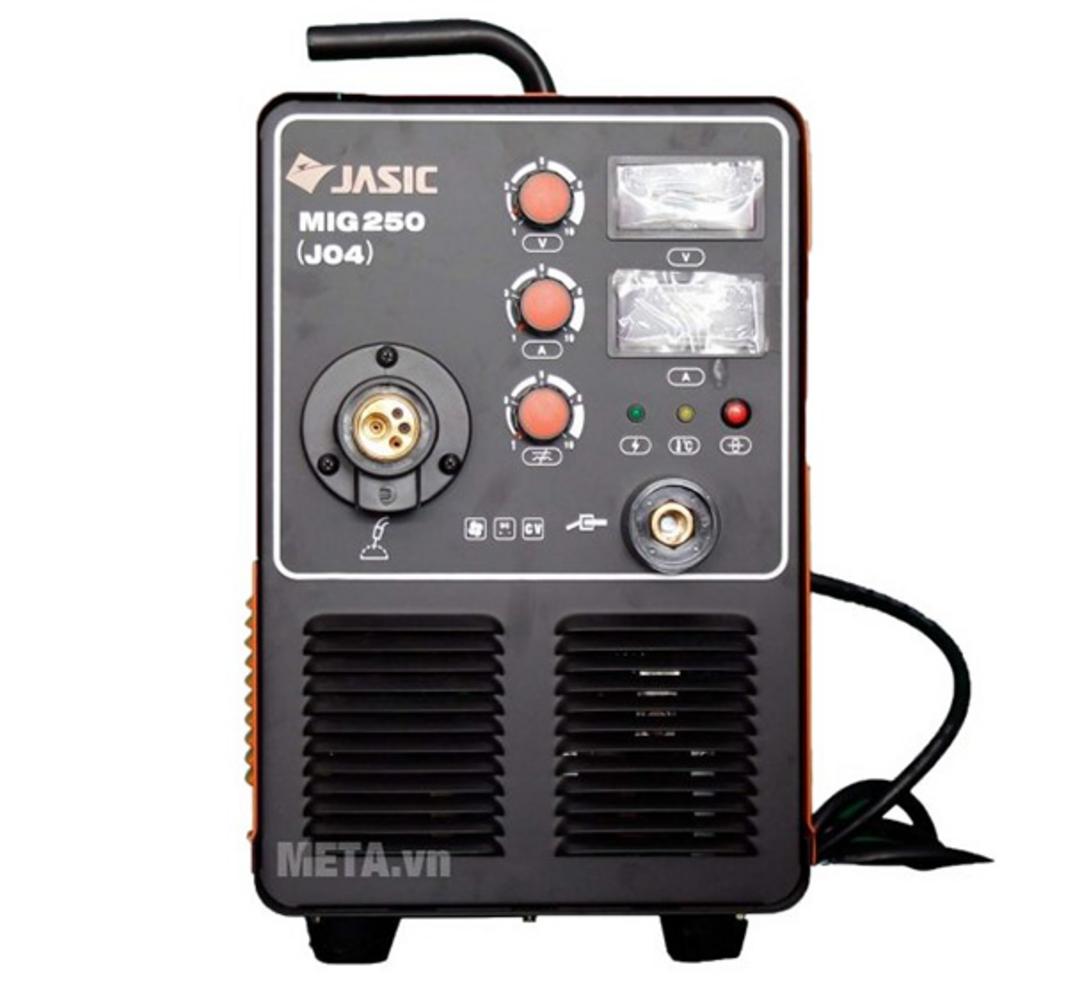 Inverter IGBT giúp hồ quang êm và mối hàn sạch hơn.