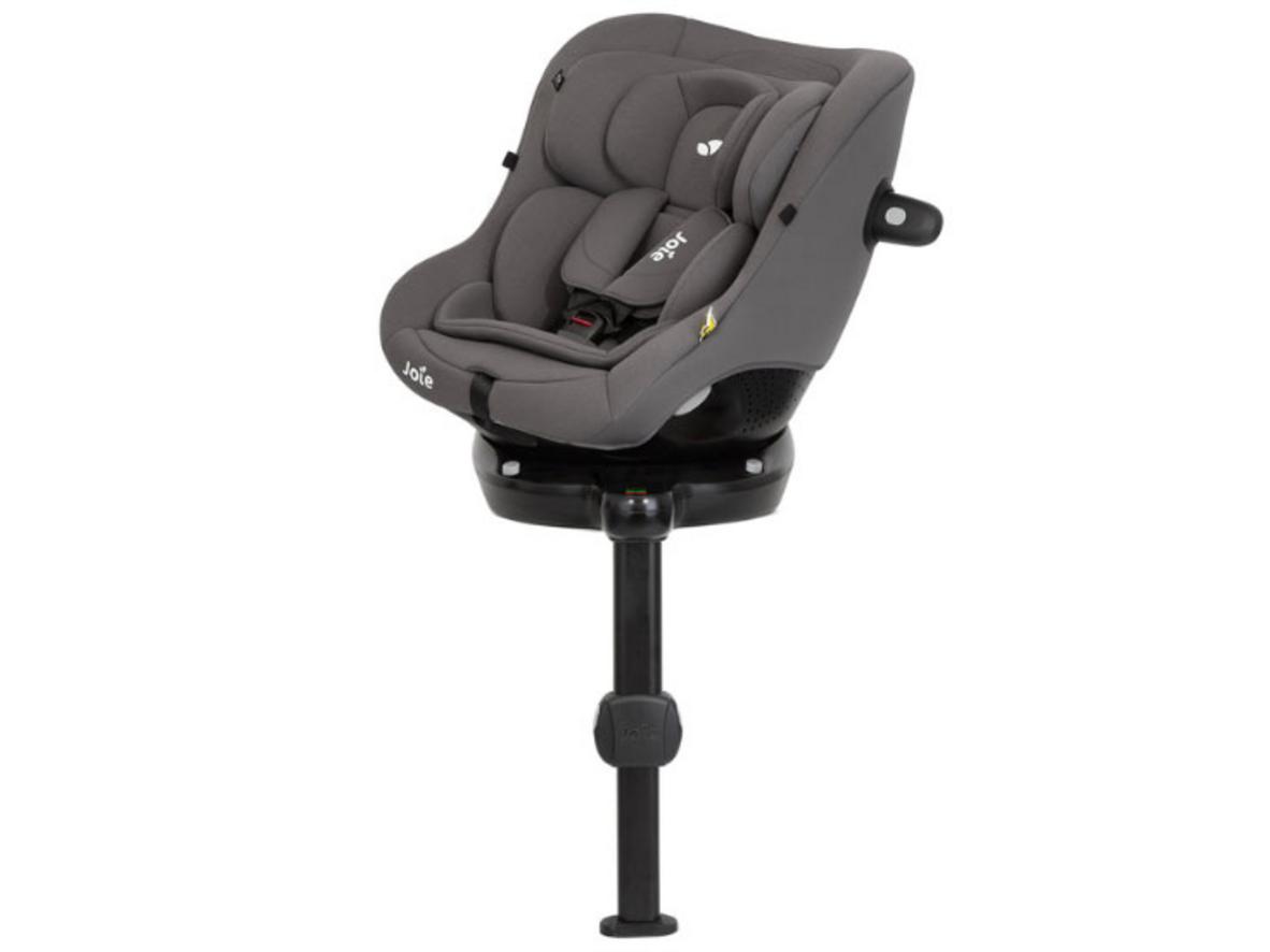 Cấu trúc xoay 360°, ISOFIX và chân đỡ giúp ghế ổn định hơn khi lắp đặt.