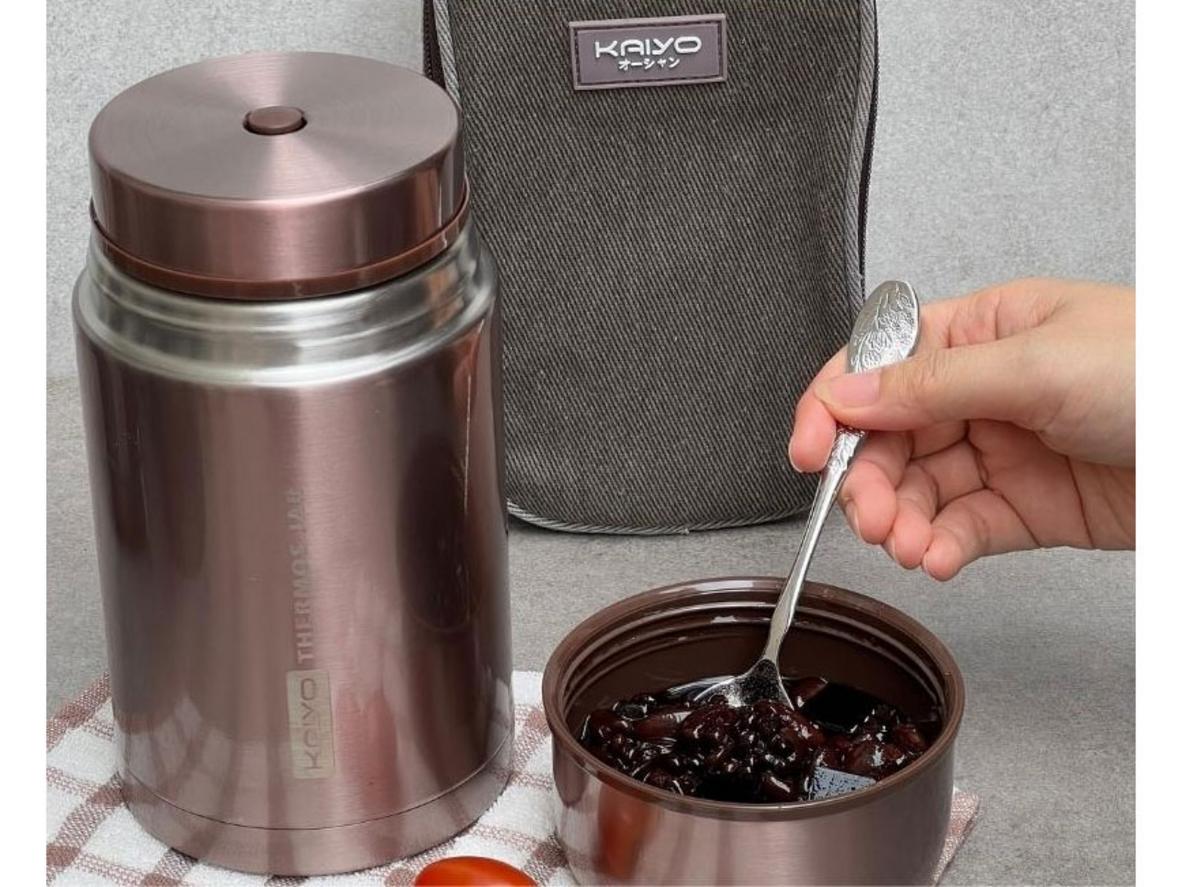 Túi vải tráng bạc giúp tăng tiện lợi khi mang bình ra ngoài.