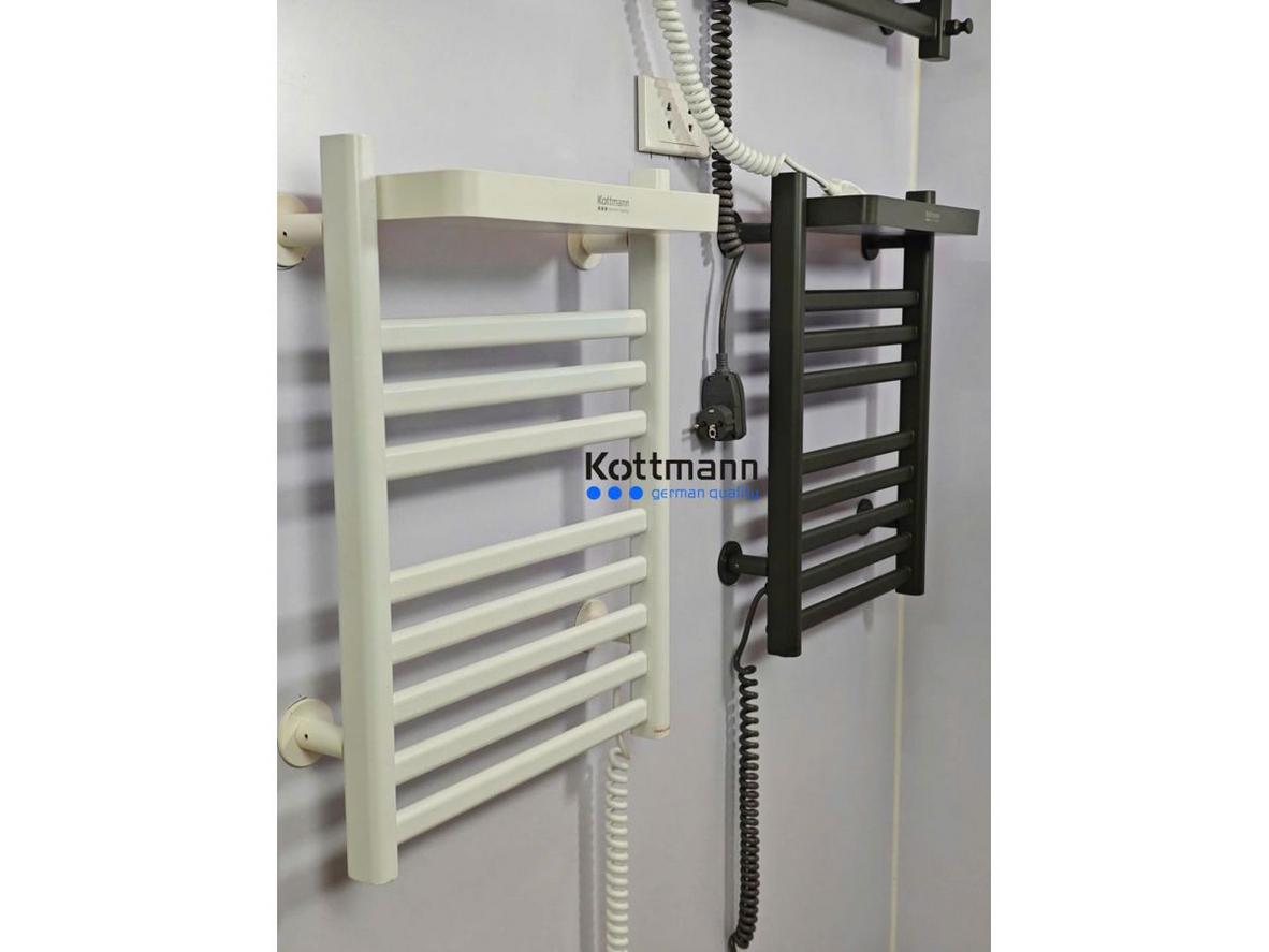 Kottmann K4 380 x 560 x 100 mm, gọn cho phòng tắm nhỏ.