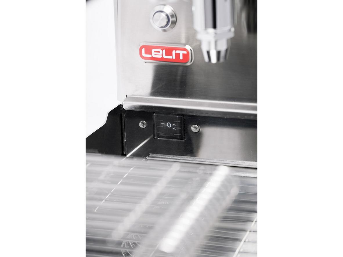 Nhóm pha L58E/E61-style giúp MaraX giữ nhiệt tốt và cho espresso chuẩn vị hơn.