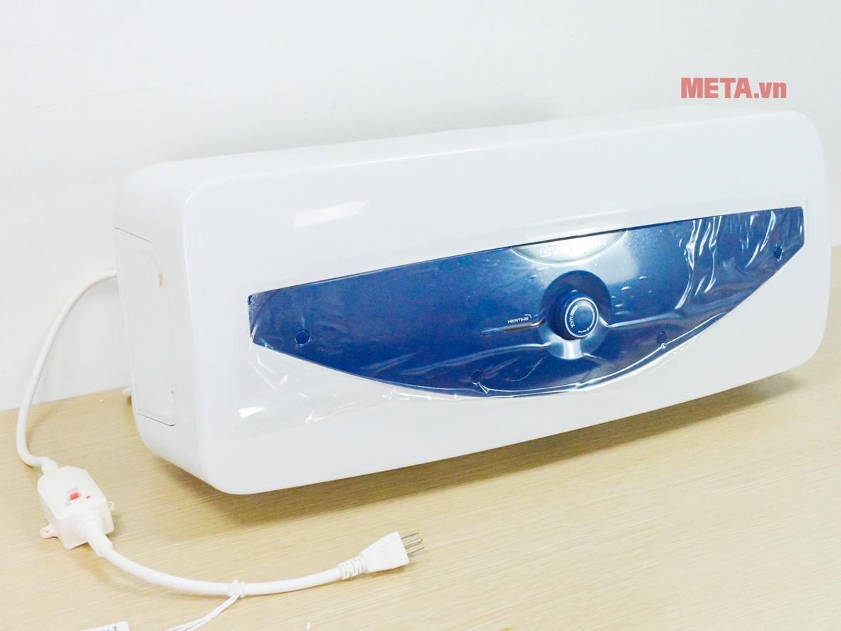 Công suất 2500W giúp làm nóng nhanh, phù hợp mùa lạnh.