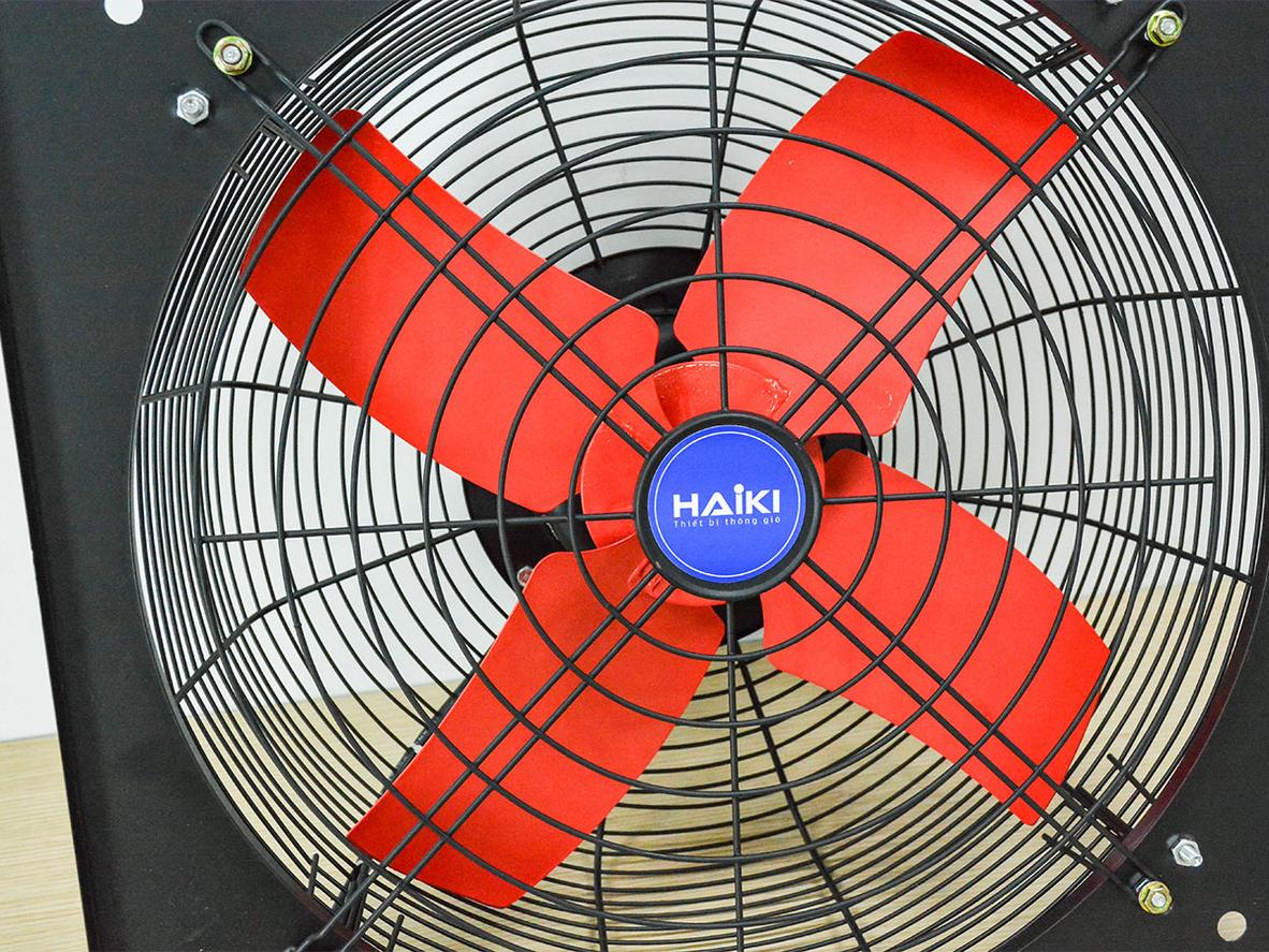 Lưới thép sơn tĩnh điện trước và sau giúp Haiki HKV40CL an toàn hơn khi vận hành.