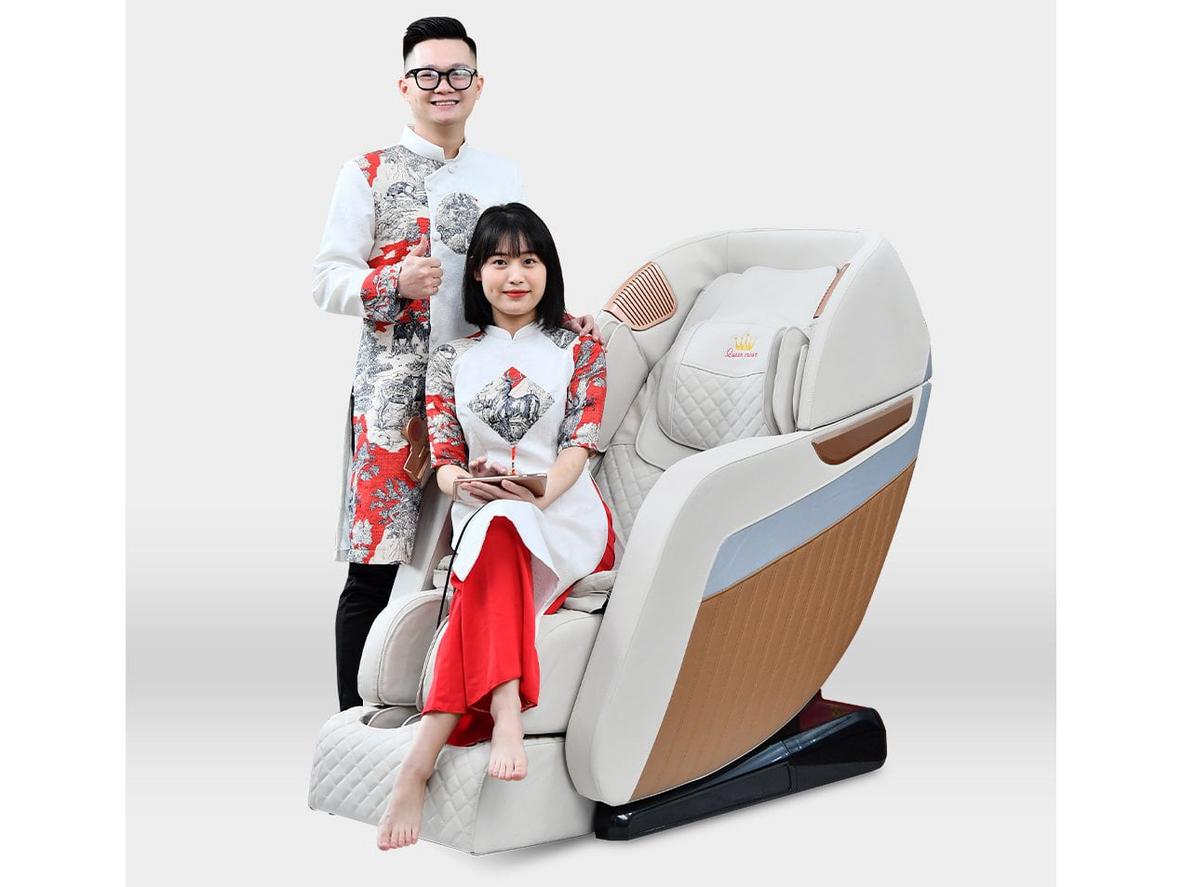 Massage 4D Max với thanh ray SL 145cm ôm sát cơ thể.