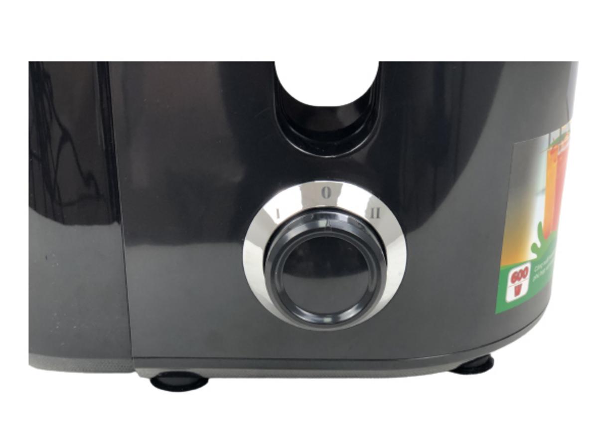 Công suất 600W giúp ép nhanh và tiện hơn.