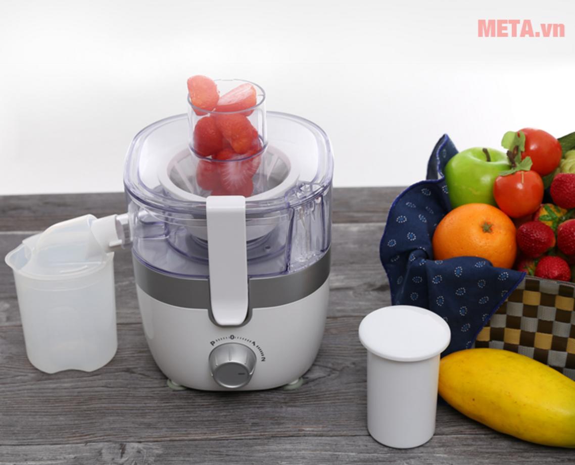 Lưỡi dao inox, 2 mức tốc độ và chân đế chống trượt tăng độ an toàn.