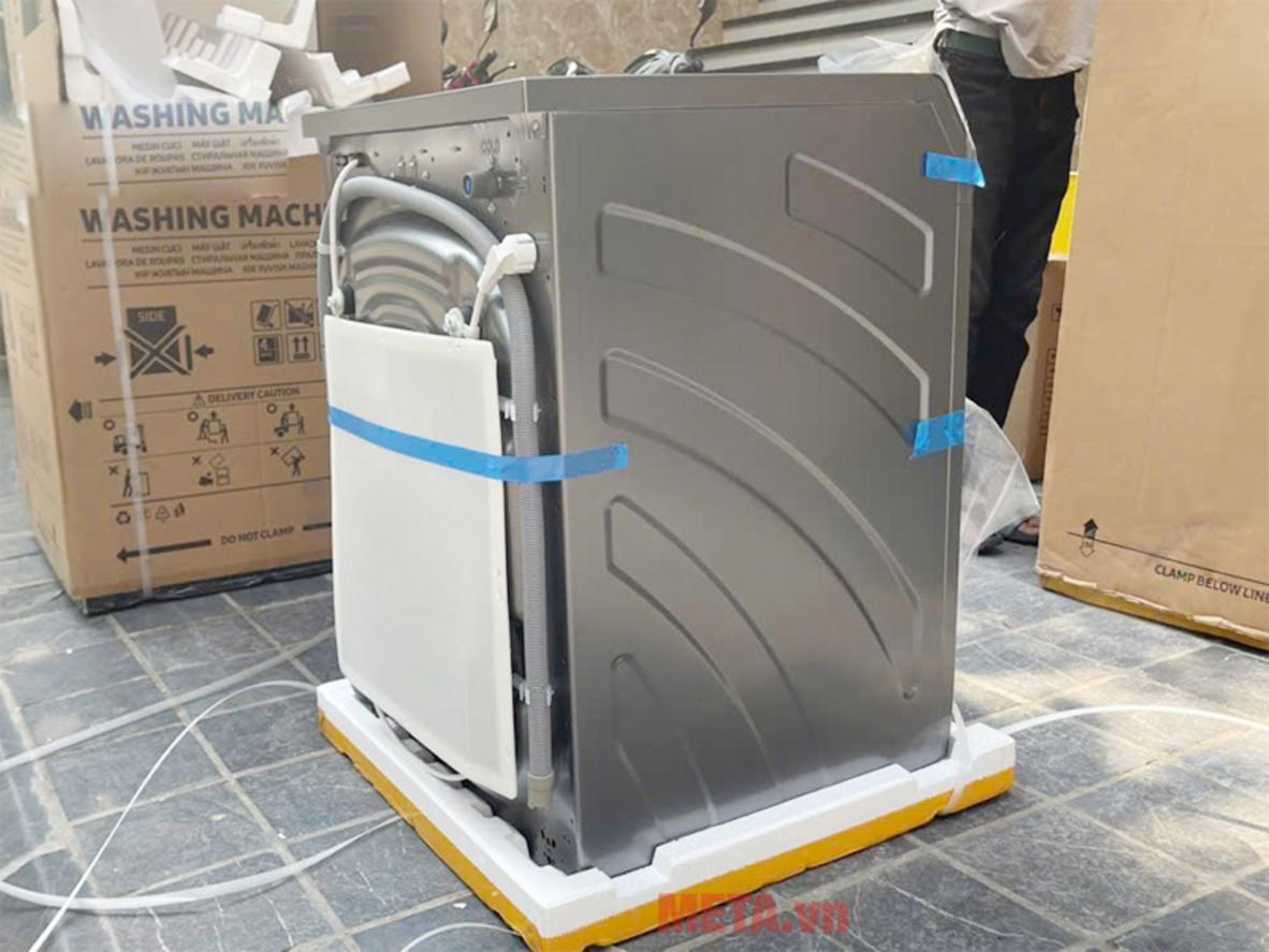 Máy giặt sấy Hitachi Inverter BD-D1054HVOS nổi bật với thiết kế cửa ngang hiện đại và dung tích giặt sấy lớn.