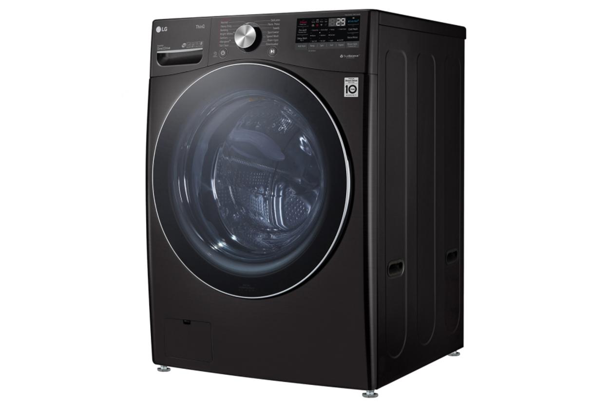 Bảng điều khiển và cửa ngang giúp LG F2721HVRB thao tác dễ, phù hợp nhu cầu giặt sấy lớn.