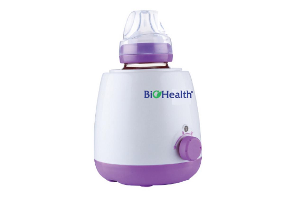 Máy hâm sữa Biohealth BH8110 gọn nhẹ, dễ đặt trên bàn pha sữa.