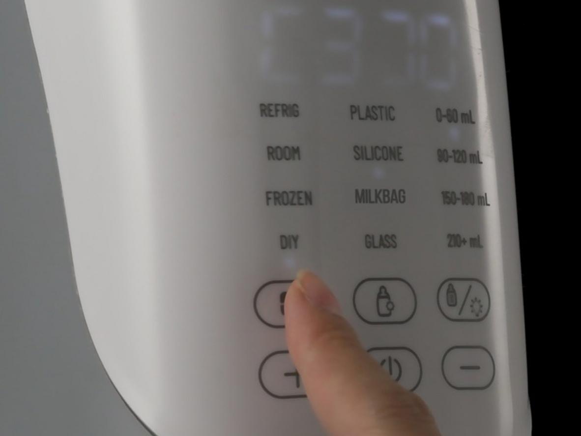 Máy hâm sữa Mono 17 FB3007KB nổi bật với tốc độ hâm nhanh và thao tác đơn giản.