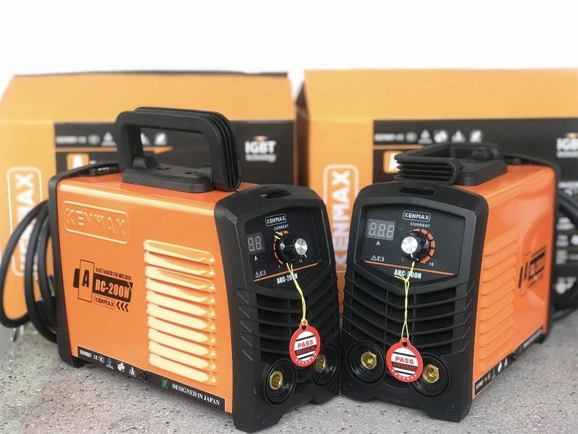 Máy dùng điện 220V, phù hợp hệ điện dân dụng phổ biến tại Việt Nam.