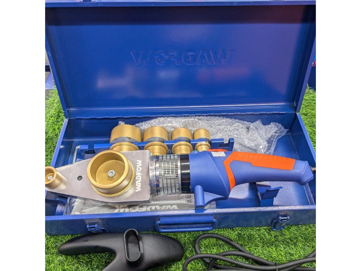Bộ đầu hàn 20mm - 63mm giúp máy đáp ứng nhiều cỡ ống nhựa phổ biến.
