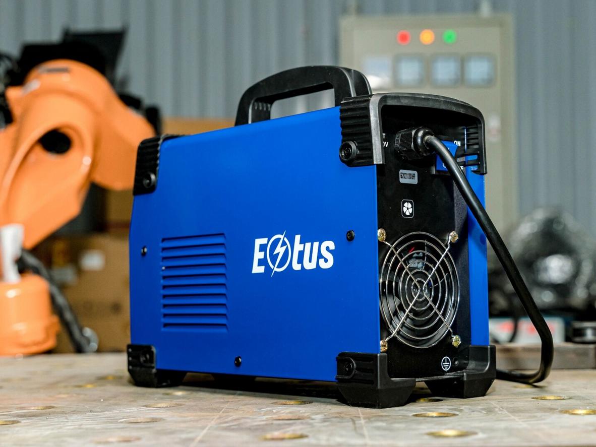 Công nghệ IGBT giúp máy chạy ổn định và tiết kiệm điện hơn.