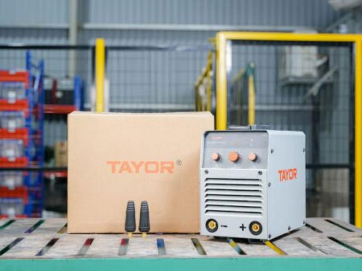 Cấu hình 3 pha 380V và công suất 15kVA giúp máy vận hành khỏe, ổn định.