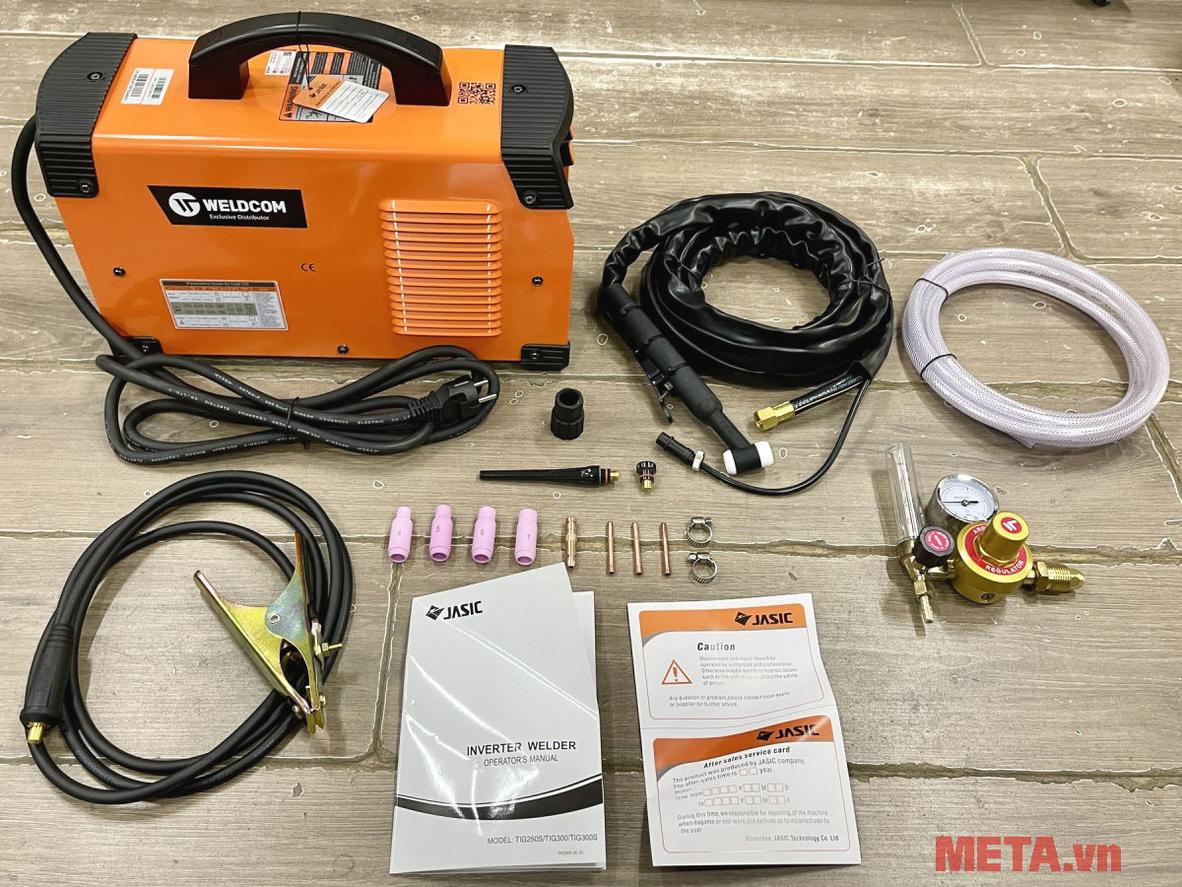 Hàn inox mỏng bằng máy hàn Tig nguội Jasic TIG 250S W228 cho mối hàn sáng, ít biến dạng nhiệt.